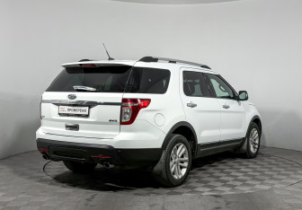 Подержанный автомобиль Ford Explorer 2014 года (5 фото)