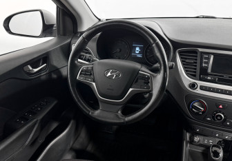 Подержанный автомобиль Hyundai Solaris Sedan 2017 года (15 фото)