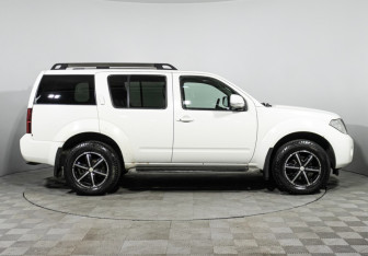 Подержанный автомобиль Nissan Pathfinder 2011 года (4 фото)