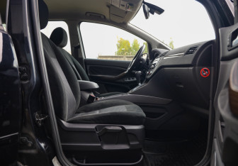 Подержанный автомобиль Ford C-MAX 2008 года (21 фото)