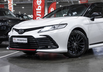 Подержанный автомобиль Toyota Camry Sedan 2021 года (2 фото)
