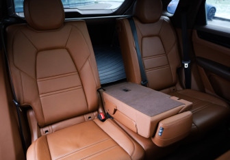 Подержанный автомобиль Porsche Cayenne 2018 года (34 фото)