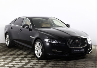 Подержанный автомобиль Jaguar XJ 2016 года (13 фото)