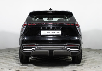 Подержанный автомобиль Geely Atlas 2023 года (6 фото)