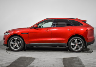 Подержанный автомобиль Jaguar F-Pace 2016 года (8 фото)
