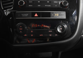 Подержанный автомобиль Mitsubishi Outlander 2019 года (15 фото)