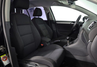 Подержанный автомобиль Volkswagen Golf Hatchback 2012 года (16 фото)