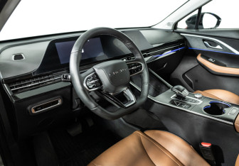 Подержанный автомобиль Omoda C5 2023 года (11 фото)