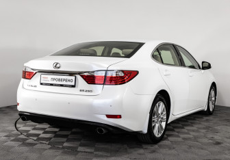 Подержанный автомобиль Lexus ES 2013 года (7 фото)