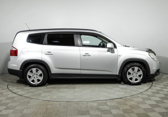 Подержанный автомобиль Chevrolet Orlando 2013 года (4 фото)