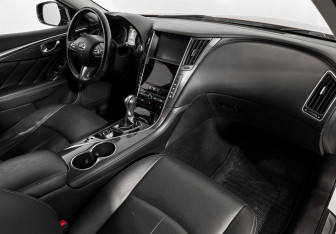 Подержанный автомобиль Infiniti Q50 2016 года (14 фото)