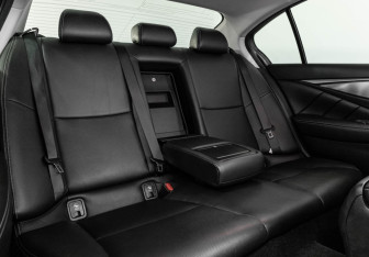 Подержанный автомобиль Infiniti Q50 2017 года (25 фото)