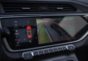 Подержанный автомобиль Geely Atlas Pro 2022 года (16 фото)