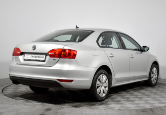 Подержанный автомобиль Volkswagen Jetta Sedan 2014 года (5 фото)