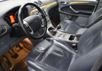 Подержанный автомобиль Ford Galaxy 2006 года (10 фото)