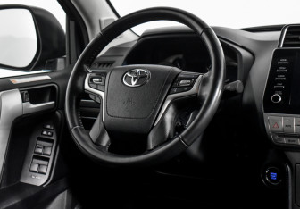 Подержанный автомобиль Toyota Land Cruiser Prado 2021 года (15 фото)