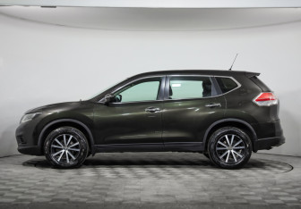 Подержанный автомобиль Nissan X-Trail 2016 года (8 фото)
