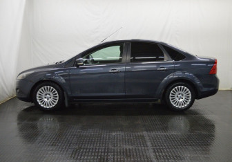 Подержанный автомобиль Ford Focus Sedan 2010 года (8 фото)