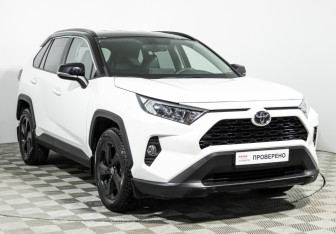 Подержанный автомобиль Toyota RAV4 2021 года (3 фото)