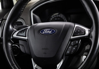 Подержанный автомобиль Ford Mondeo Sedan 2016 года (12 фото)