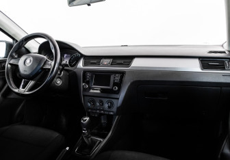 Подержанный автомобиль Skoda Rapid Liftback 2016 года (9 фото)