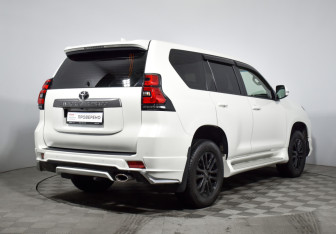 Подержанный автомобиль Toyota Land Cruiser Prado 2019 года (5 фото)