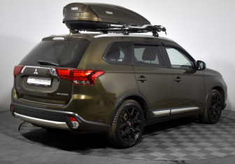 Подержанный автомобиль Mitsubishi Outlander 2017 года (5 фото)