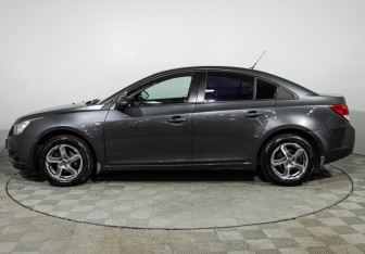 Подержанный автомобиль Chevrolet Cruze Sedan 2011 года (8 фото)