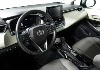 Подержанный автомобиль Toyota Corolla Sedan 2020 года (11 фото)