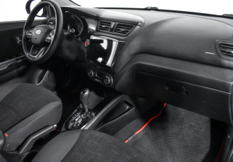 Подержанный автомобиль Kia Rio Sedan 2012 года (12 фото)
