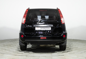 Подержанный автомобиль Nissan X-Trail 2006 года (6 фото)