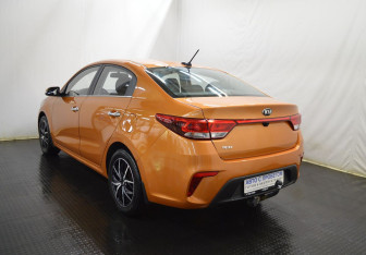 Подержанный автомобиль Kia Rio Sedan 2017 года (7 фото)