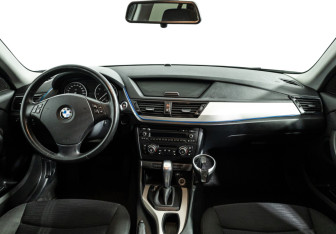 Подержанный автомобиль BMW X1 2014 года (13 фото)