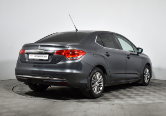 Подержанный автомобиль Citroen C4 Sedan 2013 года (5 фото)