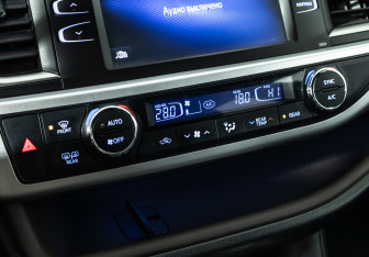 Подержанный автомобиль Toyota Highlander 2014 года (16 фото)