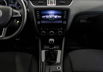 Подержанный автомобиль Skoda Octavia Liftback 2017 года (15 фото)