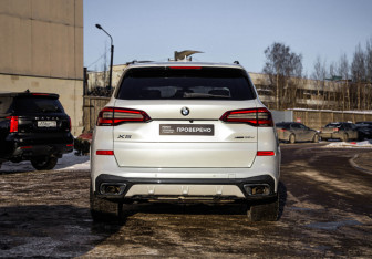 Подержанный автомобиль BMW X5 2020 года (8 фото)