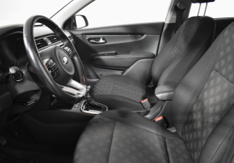 Подержанный автомобиль Kia Rio Hatchback 2018 года (10 фото)