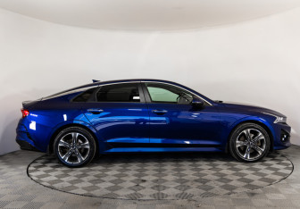 Подержанный автомобиль Kia K5 2021 года (4 фото)