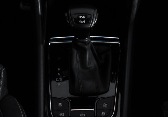 Подержанный автомобиль Skoda Karoq 2021 года (20 фото)