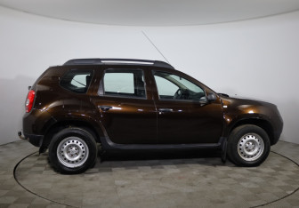Подержанный автомобиль Renault Duster 2014 года (4 фото)