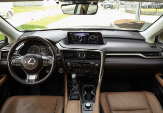 Подержанный автомобиль Lexus RX 2017 года (11 фото)