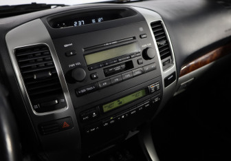 Подержанный автомобиль Toyota Land Cruiser Prado 2007 года (23 фото)