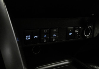 Подержанный автомобиль Toyota RAV4 2018 года (15 фото)