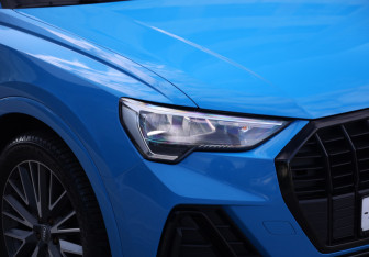 Подержанный автомобиль Audi Q3 2019 года (11 фото)