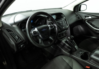 Подержанный автомобиль Ford Focus Sedan 2014 года (11 фото)