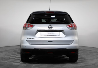 Подержанный автомобиль Nissan X-Trail 2015 года (6 фото)