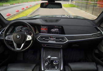 Подержанный автомобиль BMW X7 2019 года (11 фото)