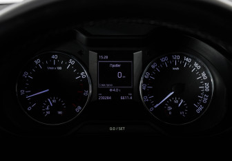 Подержанный автомобиль Skoda Octavia Liftback 2013 года (19 фото)