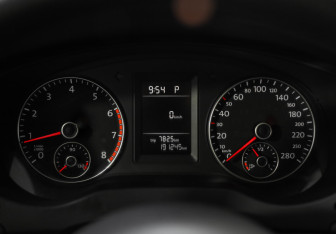 Подержанный автомобиль Volkswagen Jetta Sedan 2014 года (12 фото)